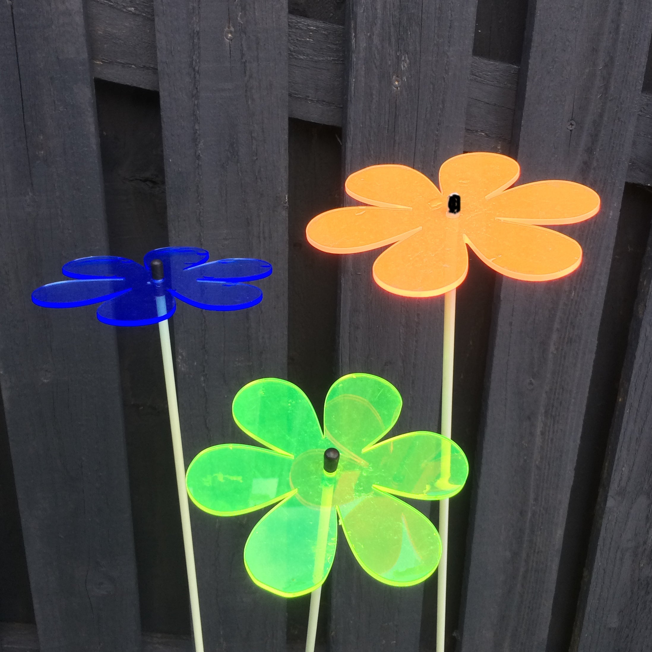 Large Garden Decor Ornaments Set of 3 'Daisies'